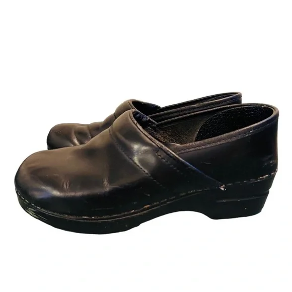 DANSKO Black Leather Professional Nurse Clogs - Picture 2 of 6